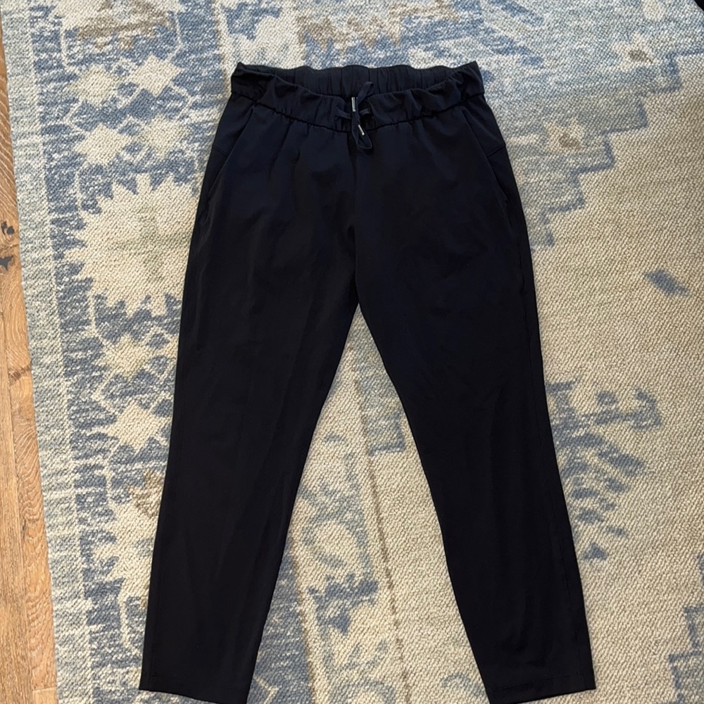 Lululemon size 8 great condition Black pants